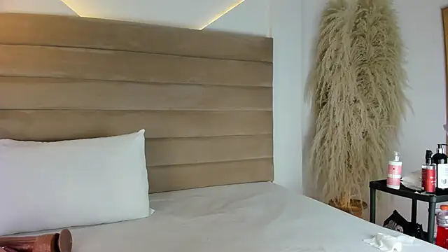 IsabellaJonns online show from 02-12-25, 04:23