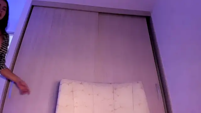 CoralineKam1 online show from 02-11-26, 07:47