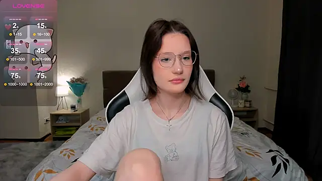 Snapshot of DearLia chatting on 02-06-25, 10:10 DearLia online show from 02-06-25, 10:10