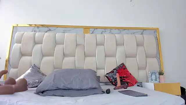 Hanna lens online show from 03-06-26, 06:03