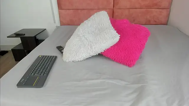 Hanna lens online show from 10-24-25, 05:34