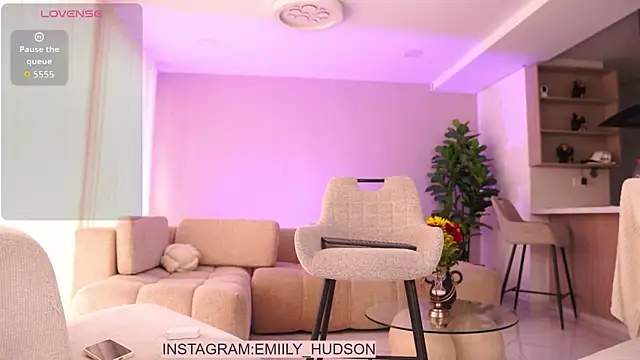 emily huddson  online show from 05-17-26, 07:14