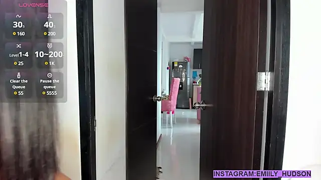 emily huddson  online show from 03-03-25, 06:24