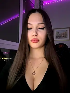 EricaWalls online show from 12-14-25, 03:17