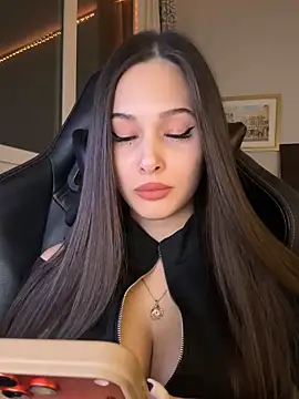 EricaWalls online show from 02-11-26, 06:41