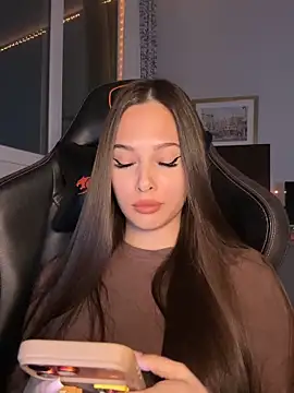 EricaWalls online show from 04-19-26, 08:33