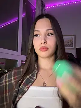 EricaWalls online show from 12-15-25, 03:51