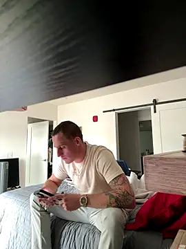 PeytonJohnn online show from 10-15-25, 07:44