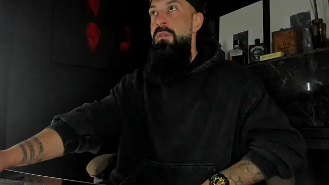 axxelrich  online show from 10-28-25, 04:35