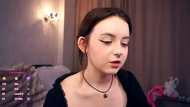Snapshot of DevonaBucher chatting on 10-13-25, 05:31 DevonaBucher online show from 10-13-25, 05:31