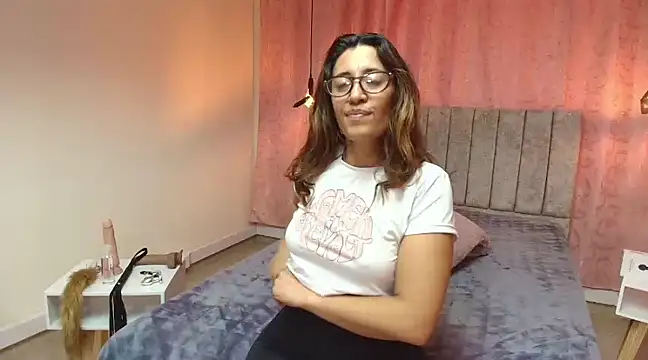 Snapshot of VioletaScott_ chatting on 02-18-25, 04:58 VioletaScott online show from 02-18-25, 04:58