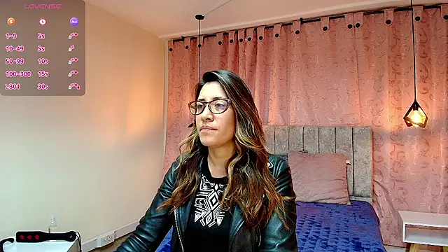 Snapshot of VioletaScott_ chatting on 03-17-25, 01:08 VioletaScott online show from 03-17-25, 01:08