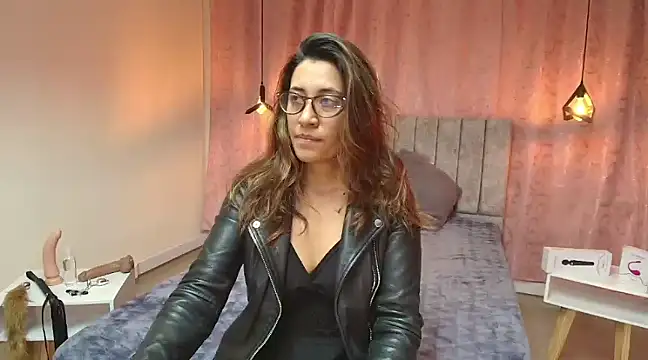 Snapshot of VioletaScott_ chatting on 02-19-25, 01:17 VioletaScott online show from 02-19-25, 01:17