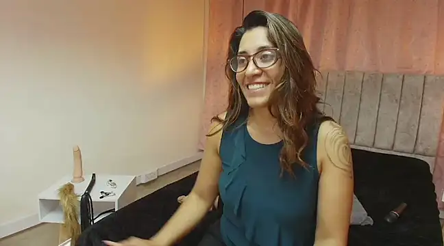 Snapshot of VioletaScott_ chatting on 02-17-25, 10:05 VioletaScott online show from 02-17-25, 10:05