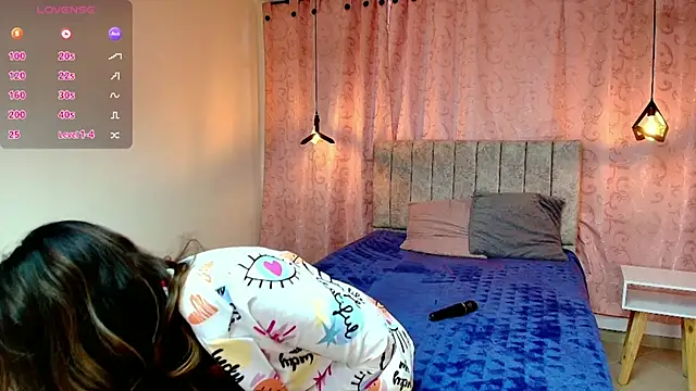 Snapshot of VioletaScott_ chatting on 03-20-25, 12:43 VioletaScott online show from 03-20-25, 12:43