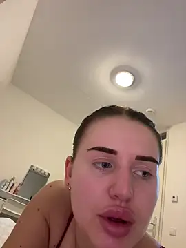 Snapshot of yourhornyslut chatting on 02-19-26, 07:00 yourhornyslut online show from 02-19-26, 07:00