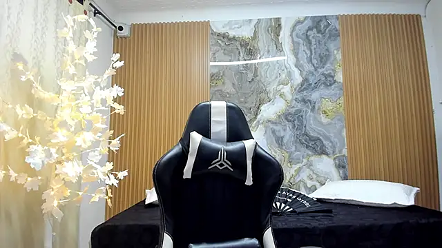 Danna topless online show from 05-11-26, 12:06