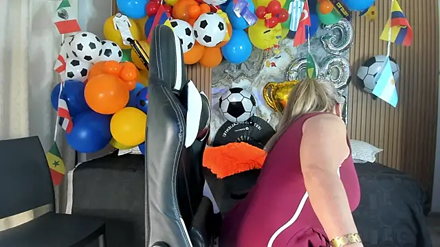 Danna topless online show from 07-11-26, 12:05