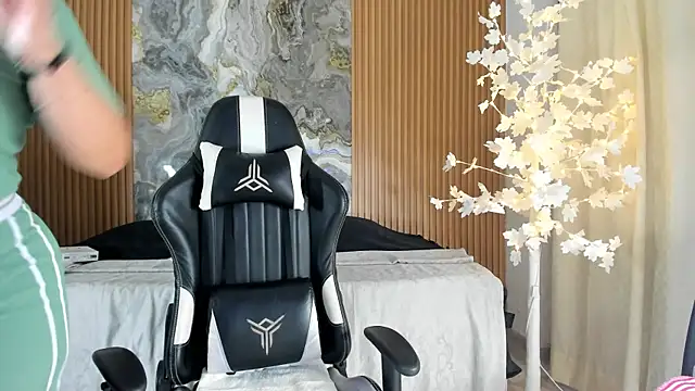 Danna topless online show from 03-25-26, 12:04