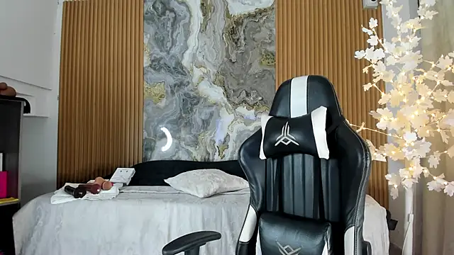 Danna topless online show from 03-27-26, 12:06