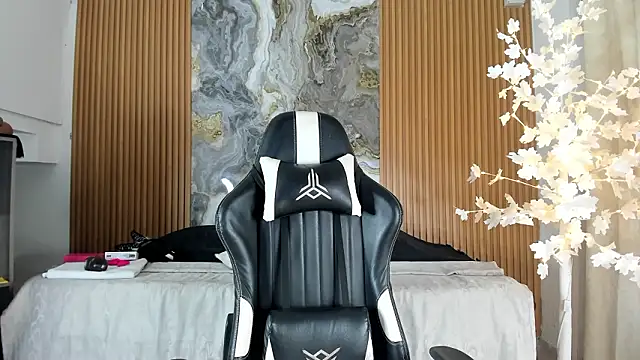 Danna topless online show from 03-26-26, 12:03