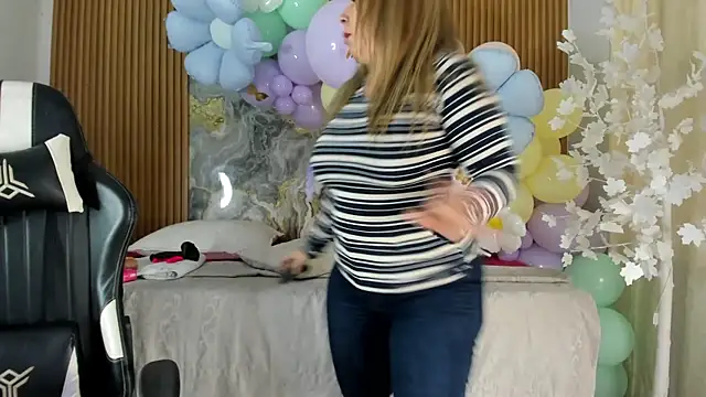 Danna topless online show from 04-10-26, 12:01