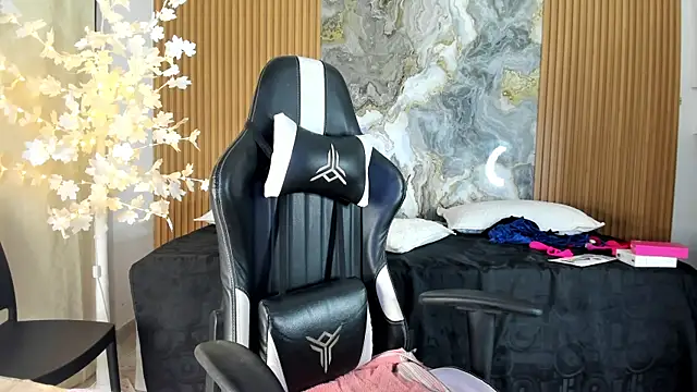 Danna topless online show from 05-23-26, 12:04