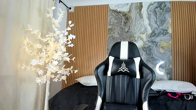 Danna topless online show from 05-18-26, 12:10