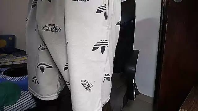 Snapshot of black__diiamond chatting on 02-19-25, 04:55 black diiamond online show from 02-19-25, 04:55