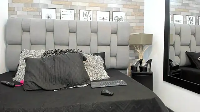 KariinaTaylor online show from 06-12-26, 07:11
