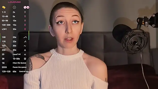 lovelylucyy online show from 02-05-25, 08:14