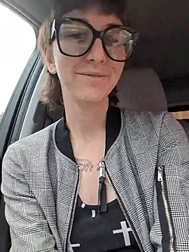 lovelylucyy online show from 12-21-25, 07:59