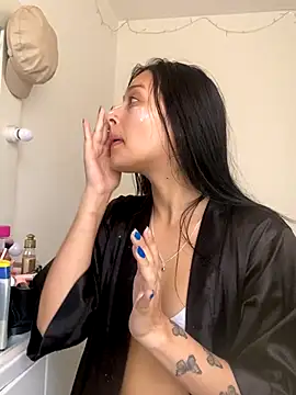 Charlotte greys online show from 11-11-25, 06:47