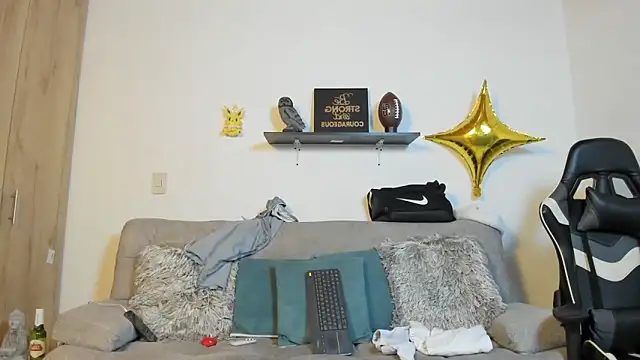 julian wallace online show from 11-28-25, 03:45