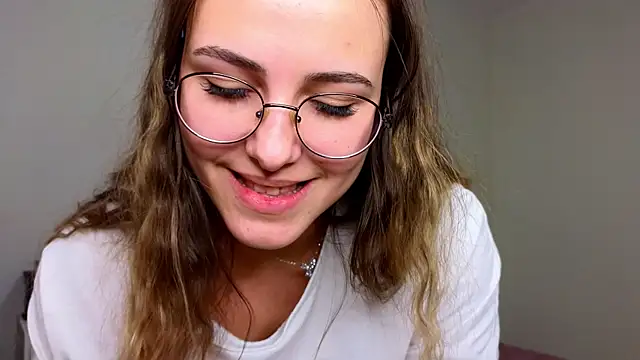 Snapshot of sophia_euphoriaa chatting on 02-17-25, 04:39 sophia euphoriaa online show from 02-17-25, 04:39