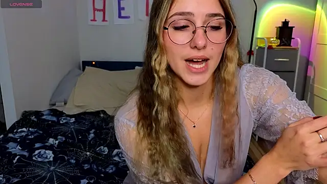 Snapshot of sophia_euphoriaa chatting on 11-13-25, 09:24 sophia euphoriaa online show from 11-13-25, 09:24