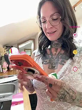 BrownieyQueen online show from 04-26-26, 06:43