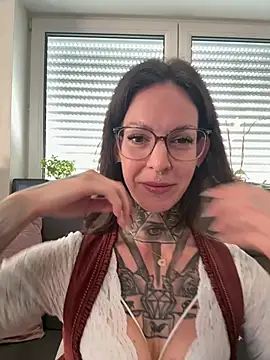 BrownieyQueen online show from 03-08-26, 09:45