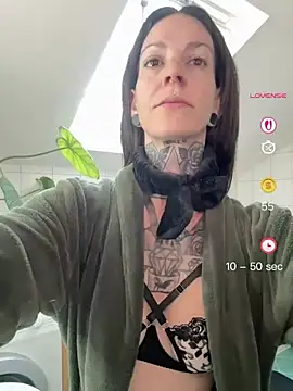 BrownieyQueen online show from 04-25-26, 06:16