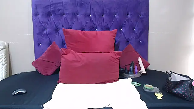 Snapshot of ManEaterxx29 chatting on 10-21-25, 05:18 ManEaterxx29 online show from 10-21-25, 05:18