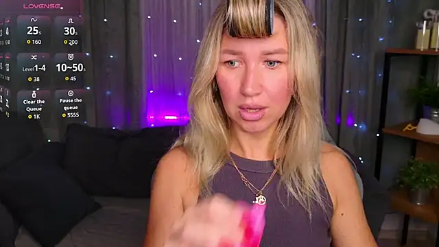 Snapshot of MilaBott chatting on 06-19-26, 08:36 MilaBott online show from 06-19-26, 08:36