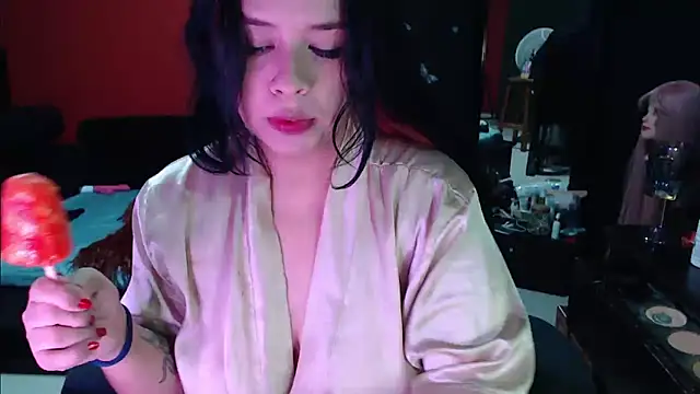 Snapshot of MaggaCass chatting on 01-25-25, 10:39 MaggaCass online show from 01-25-25, 10:39