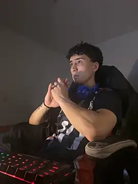 gojo satoru 18 online show from 10-31-25, 04:31