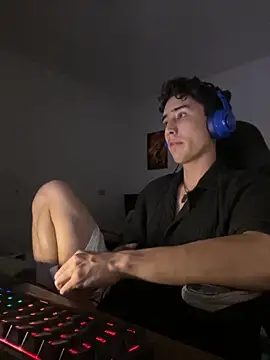 gojo satoru 18 online show from 11-27-25, 04:24