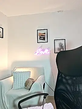 helena smith online show from 11-07-25, 02:38