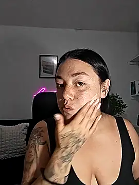 Snapshot of helena_smith chatting on 10-23-25, 02:54 helena smith online show from 10-23-25, 02:54