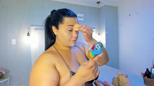 Snapshot of Clarigil chatting on 02-05-26, 02:02 Clarigil online show from 02-05-26, 02:02