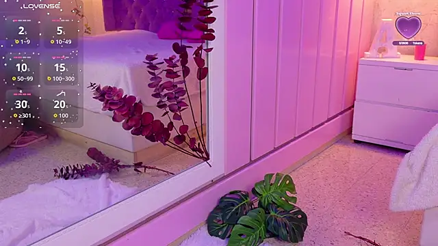 GabrielaLugo online show from 10-31-25, 12:57