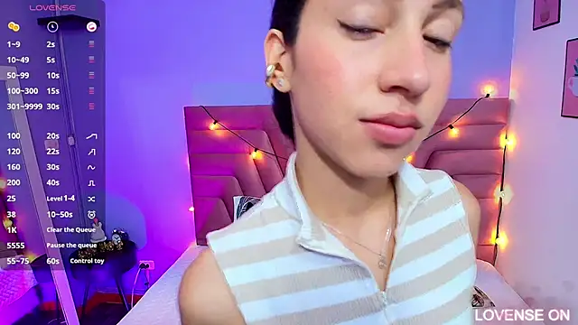 Snapshot of Beautifulskinny18 chatting on 03-18-25, 07:33 Beautifulskinny18 online show from 03-18-25, 07:33