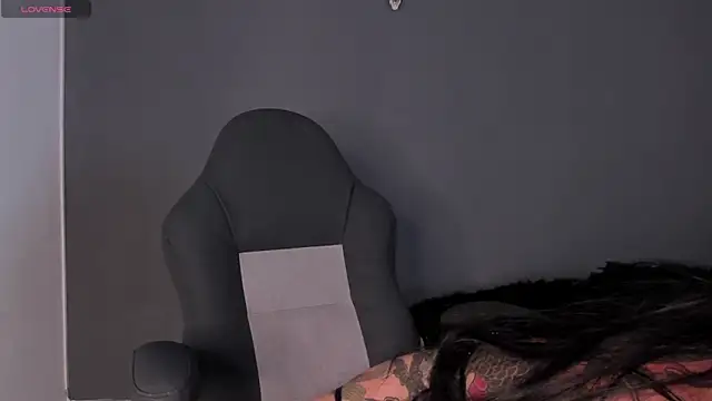 Snapshot of Aliz01 chatting on 01-25-25, 12:48 Aliz01 online show from 01-25-25, 12:48